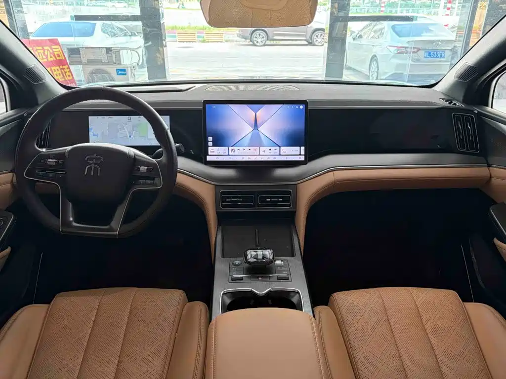 BYD L DM-i — фото 14
