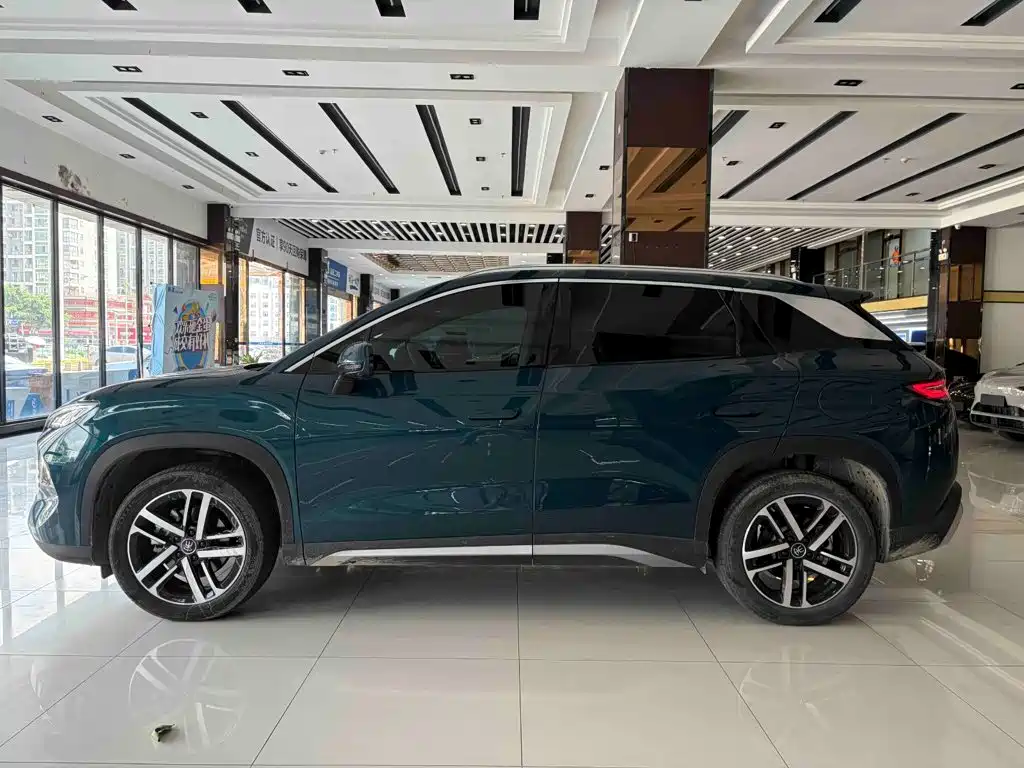 BYD L DM-i — фото 4