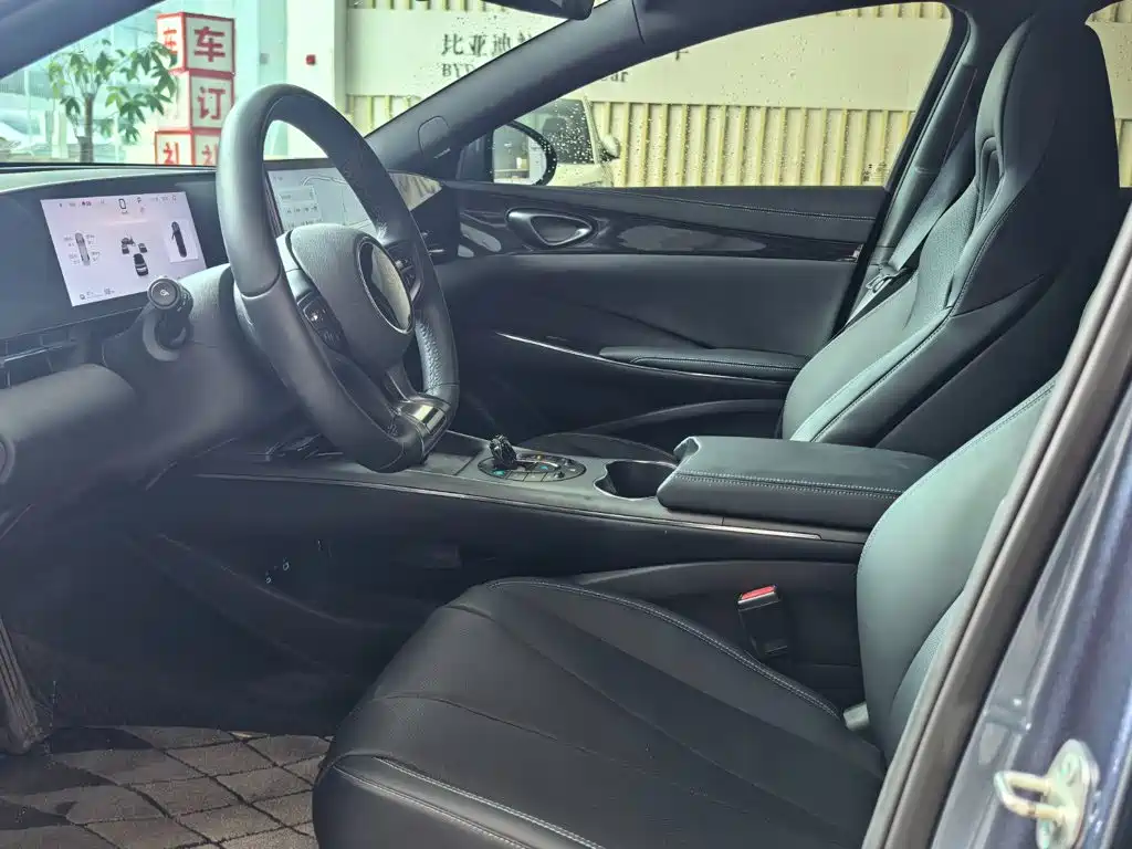 BYD Seal — фото 10