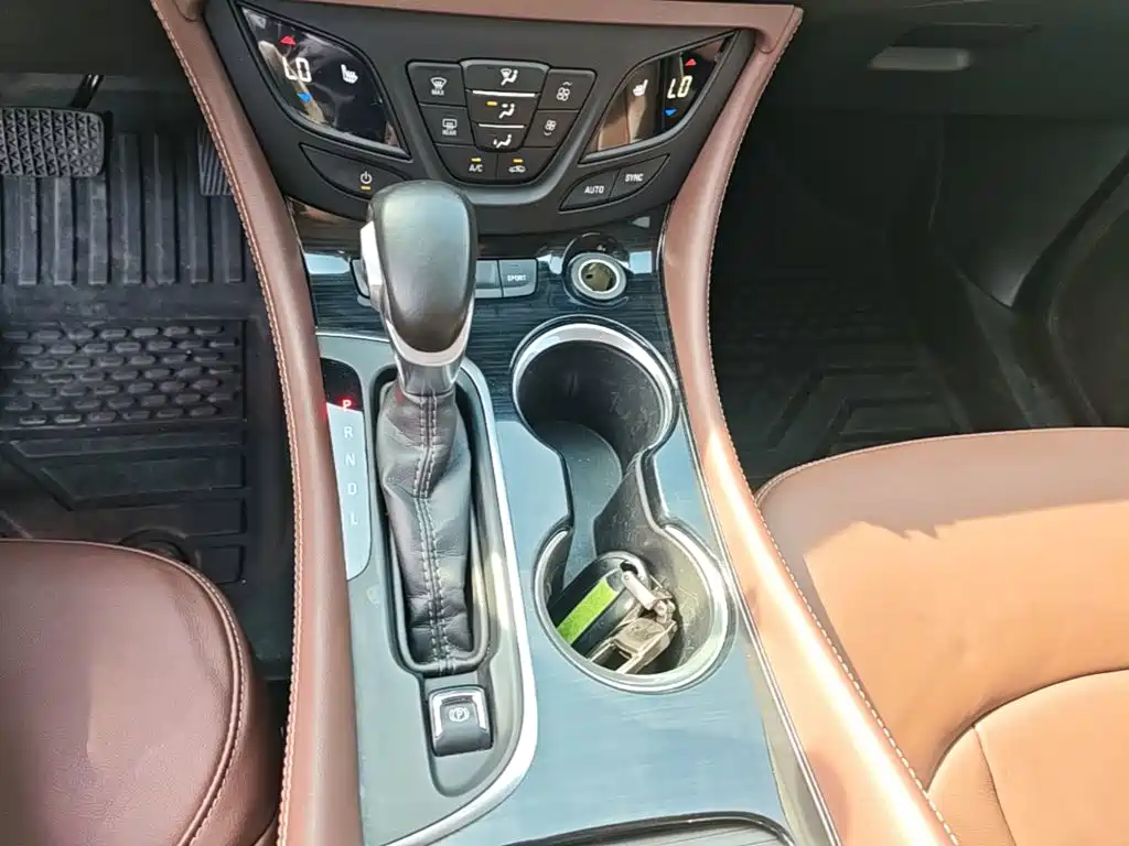 Buick Envision Plus — фото 14
