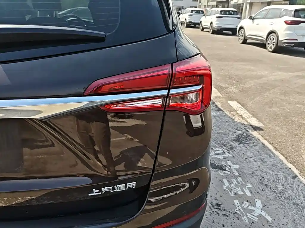 Buick Envision Plus — фото 8
