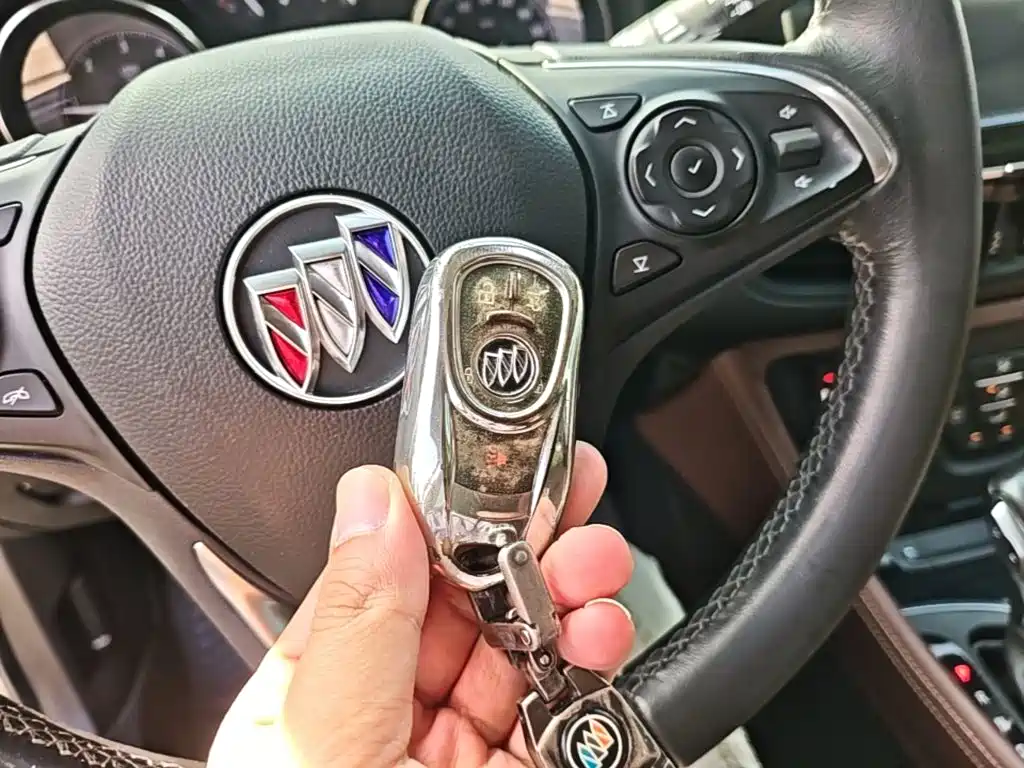 Buick Envision Plus — фото 9