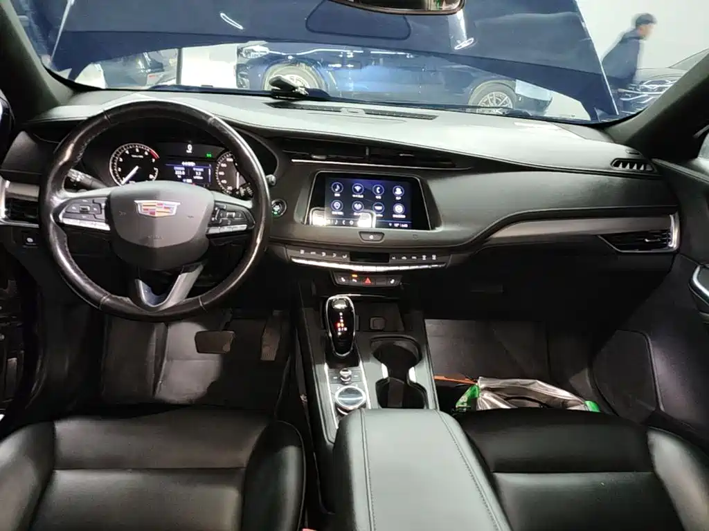 Cadillac XT4 — фото 6