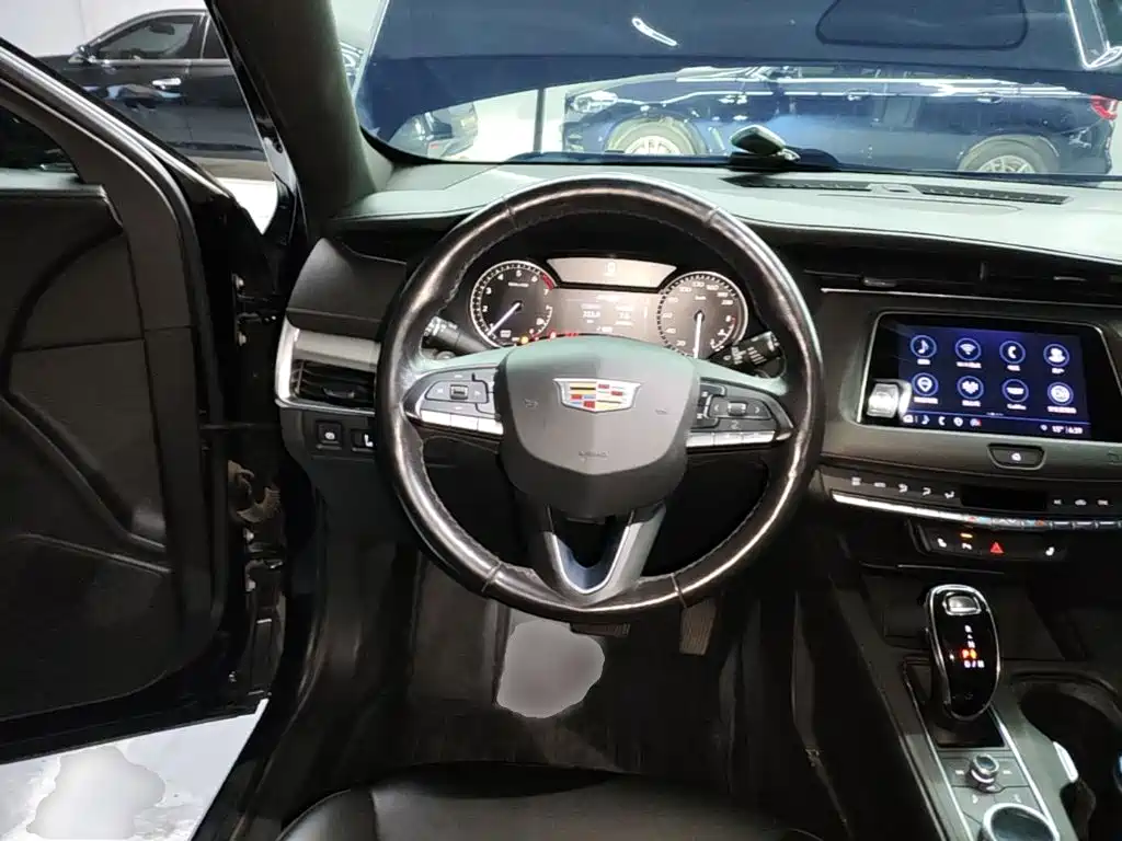 Cadillac XT4 — фото 7