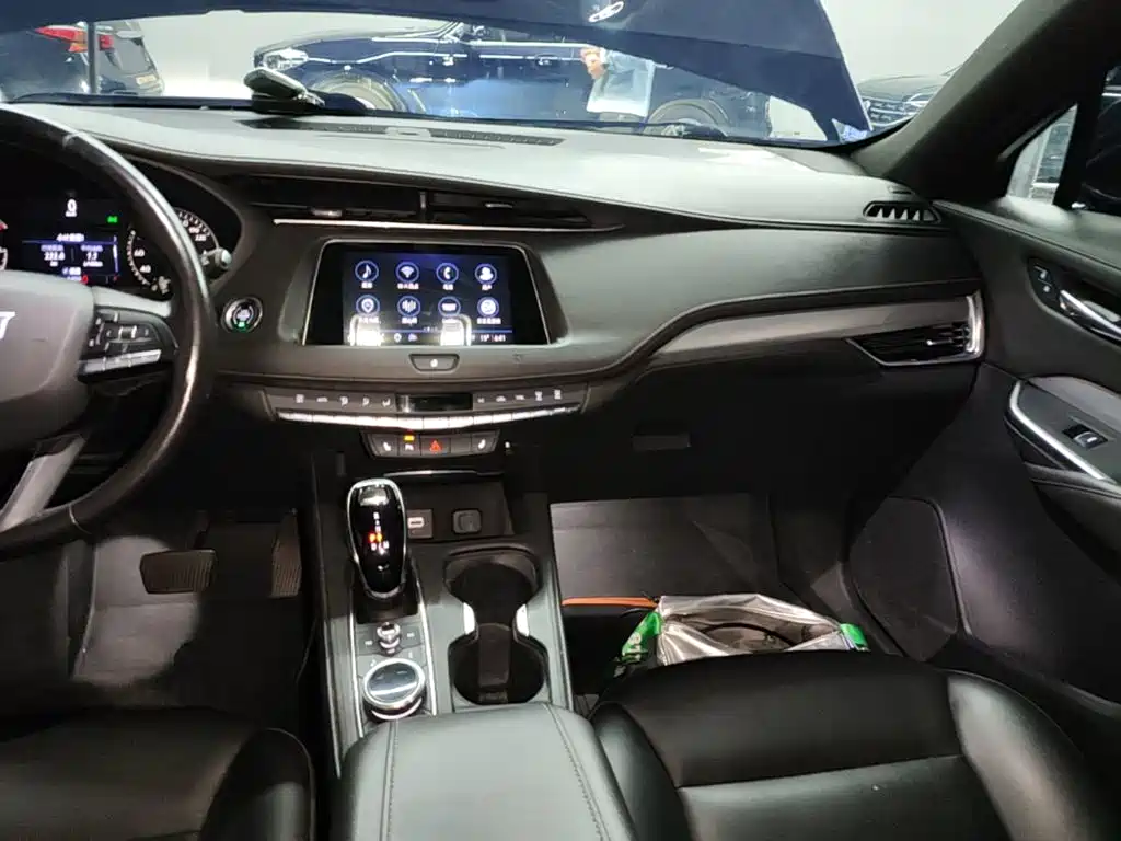 Cadillac XT4 — фото 9
