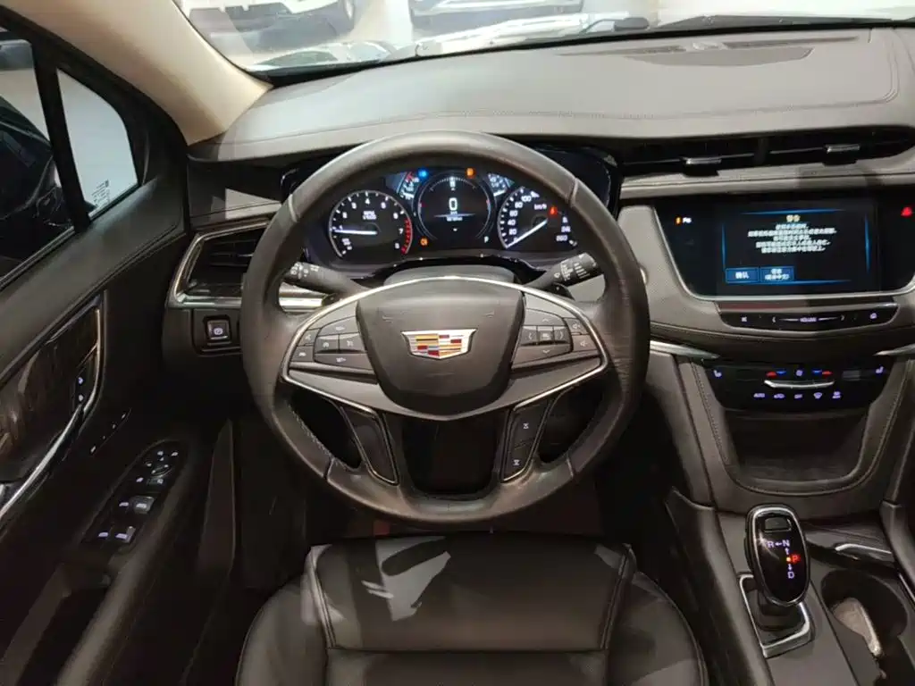 Cadillac XT5 — фото 11