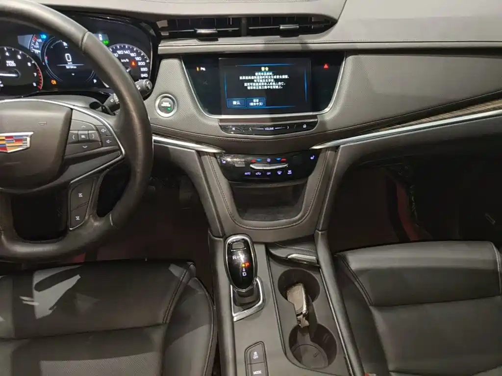 Cadillac XT5 — фото 13
