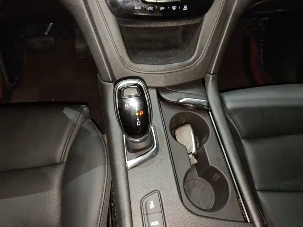 Cadillac XT5 — фото 14