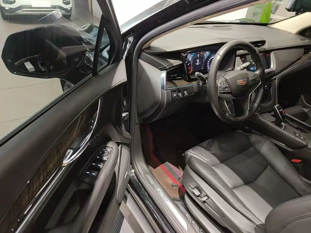 Cadillac XT5 — фото 16