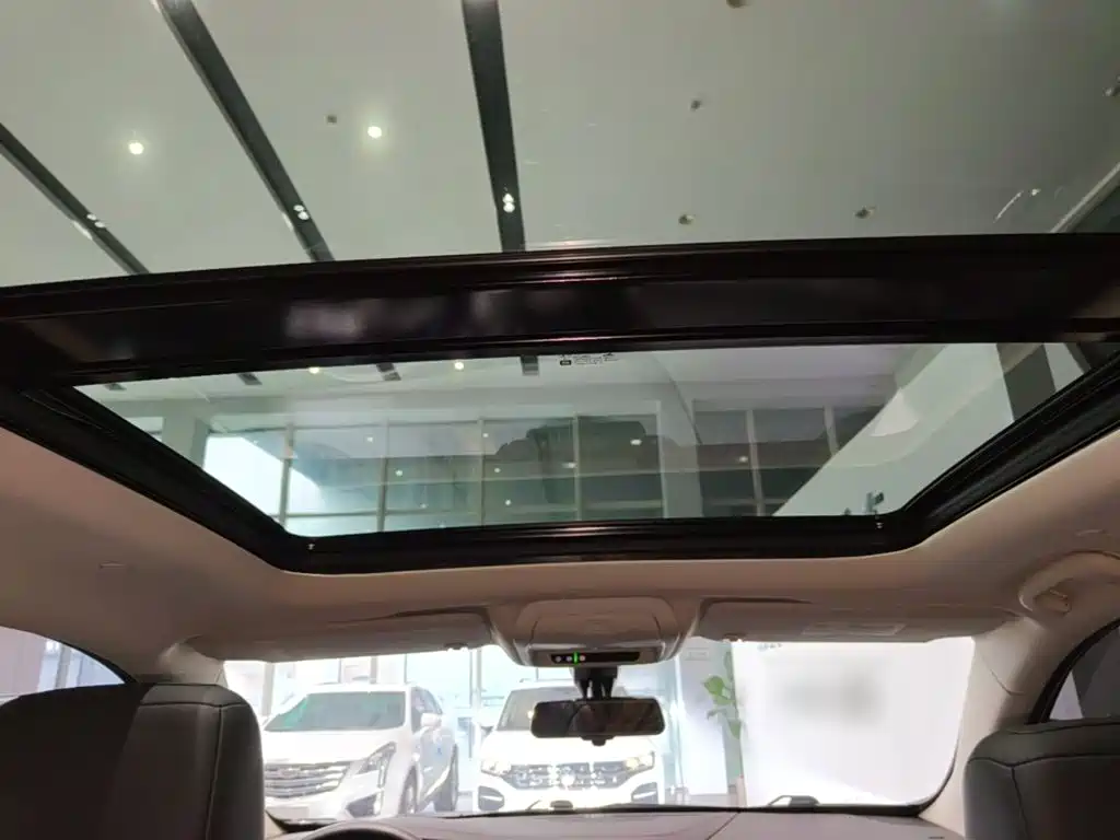 Cadillac XT5 — фото 18