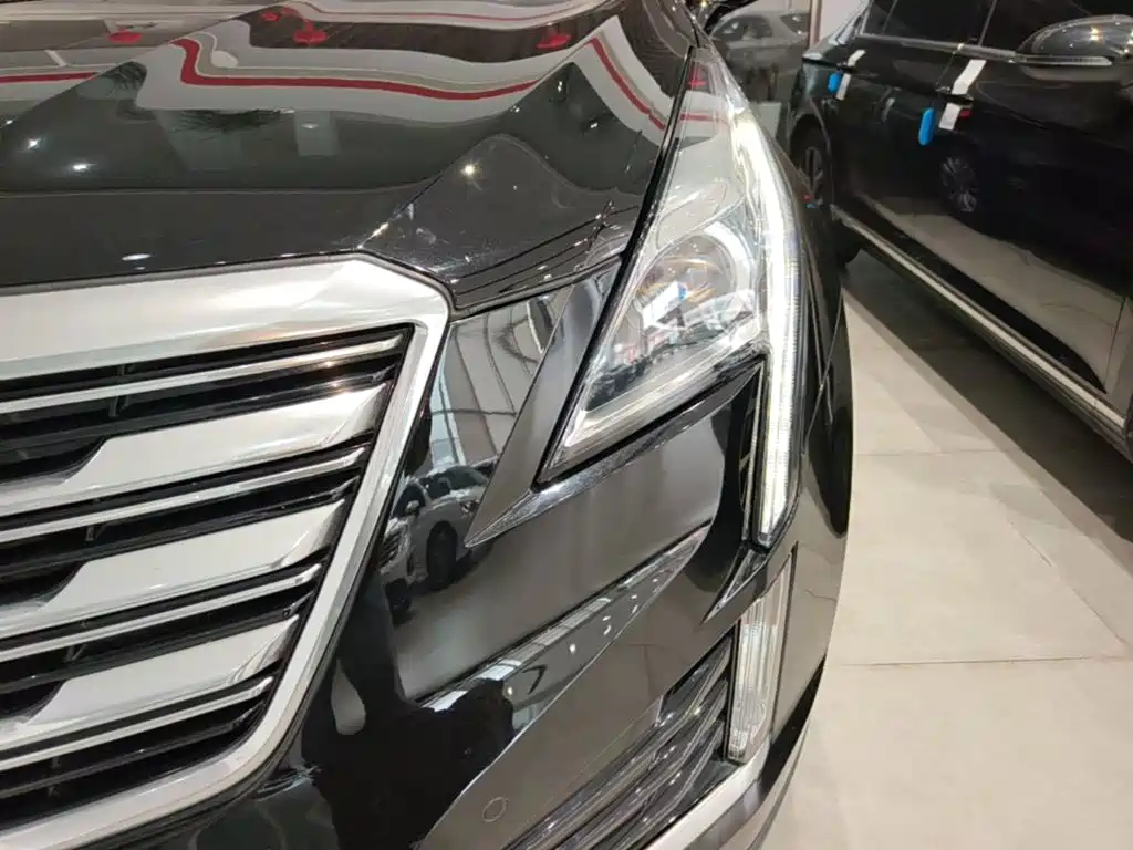 Cadillac XT5 — фото 24
