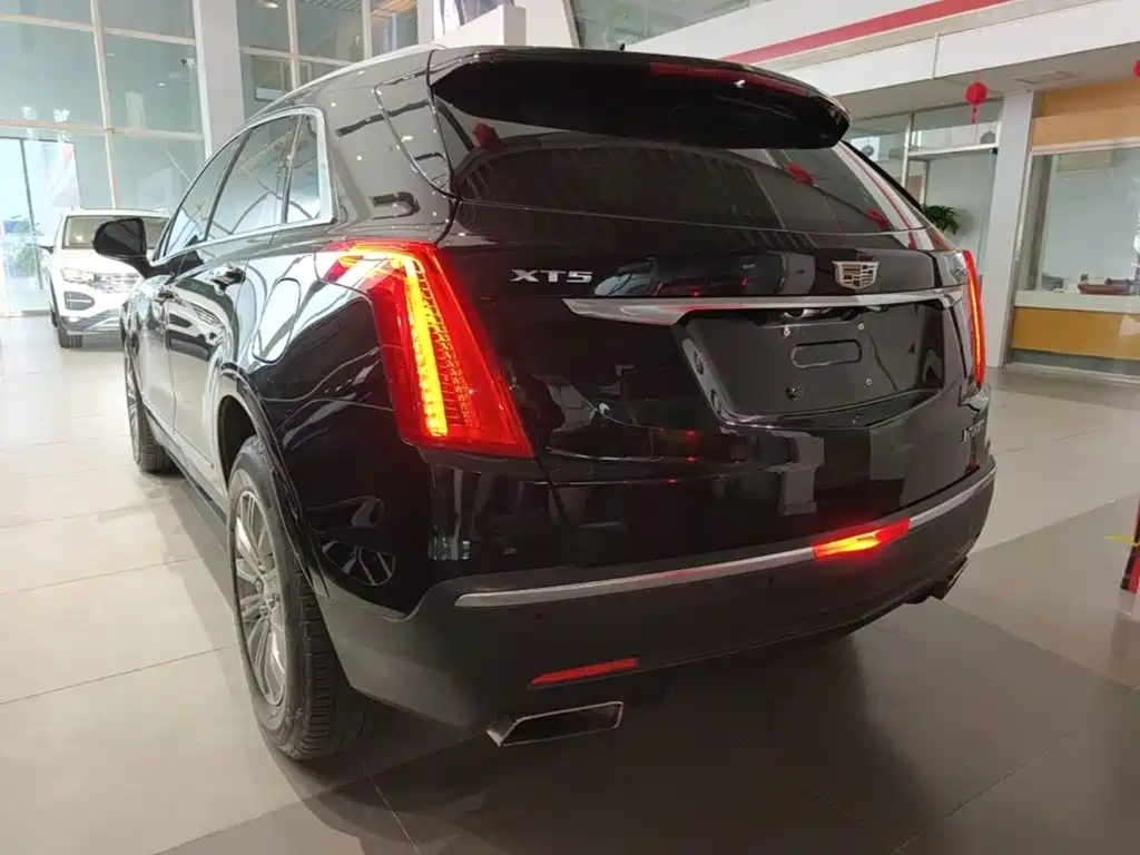 Cadillac XT5 — фото 5