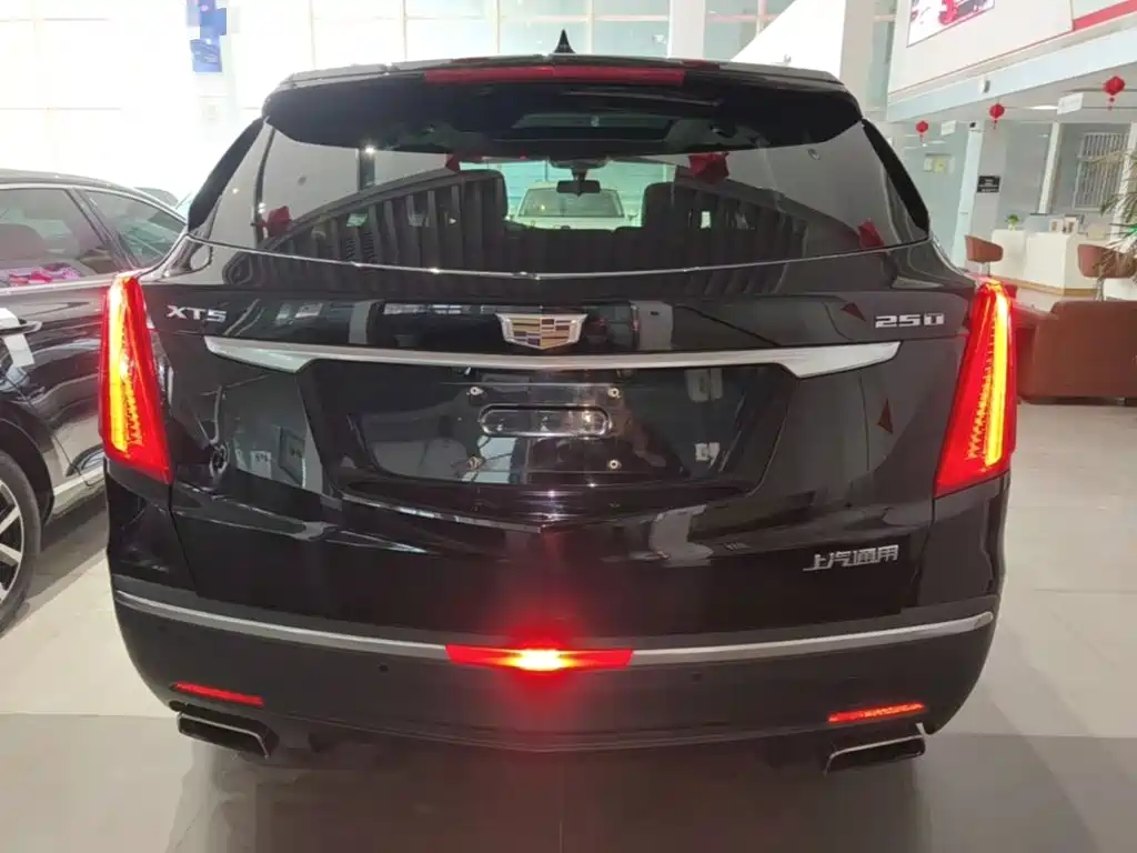 Cadillac XT5 — фото 6