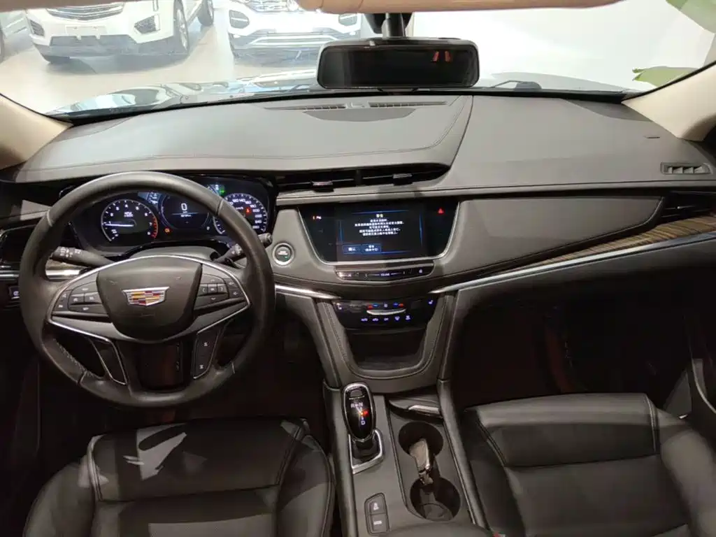 Cadillac XT5 — фото 10