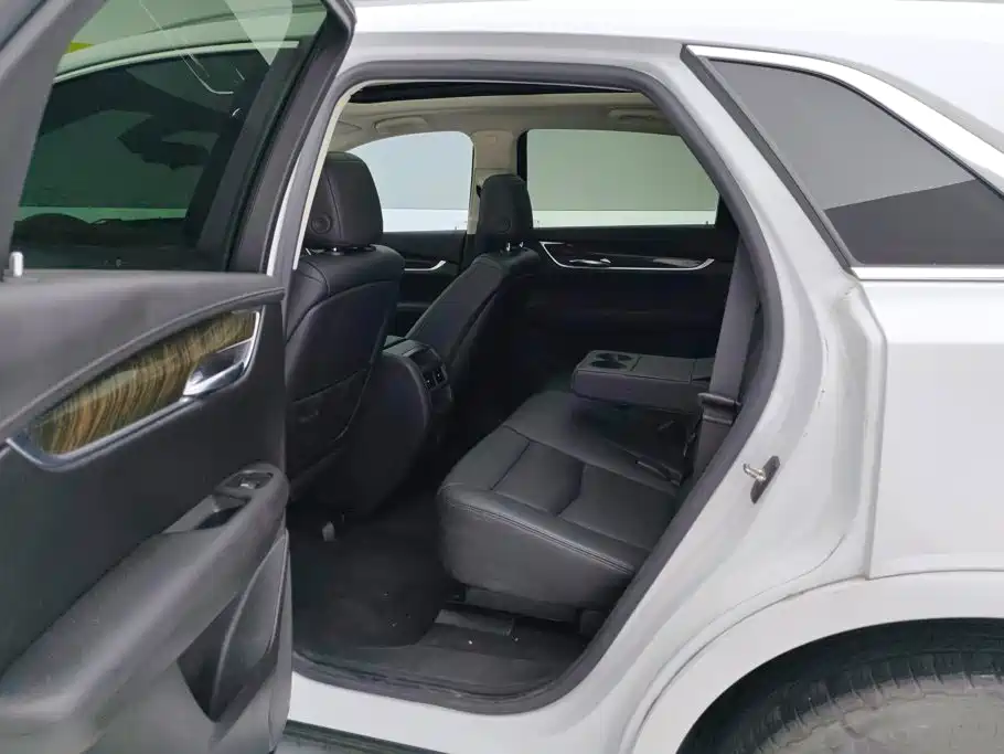 Cadillac XT5 — фото 11