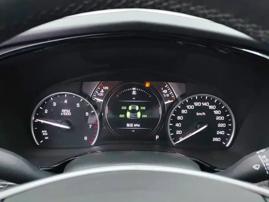 Cadillac XT5 — фото 14