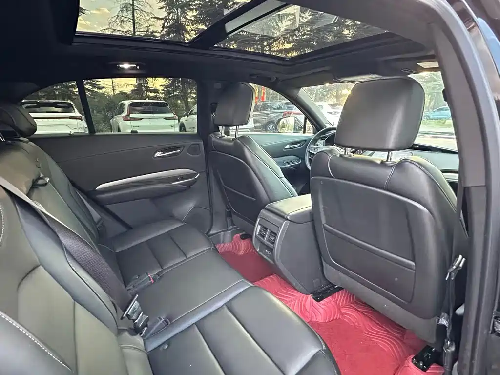 Cadillac XT4 — фото 6