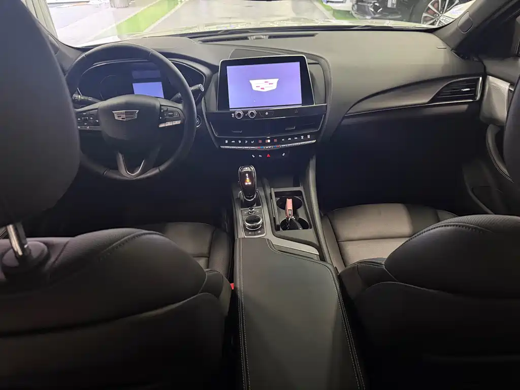 Cadillac CT5 — фото 6