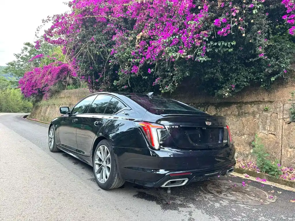 Cadillac CT5 — фото 7