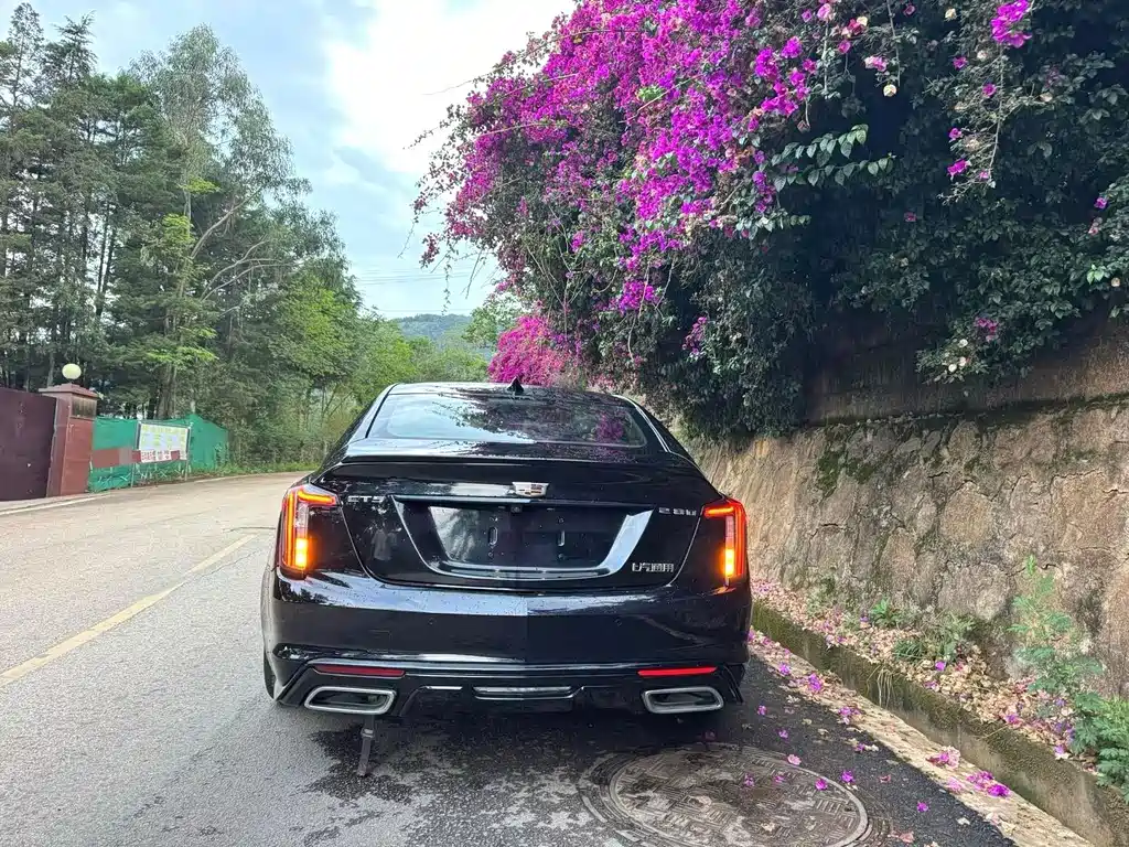 Cadillac CT5 — фото 8