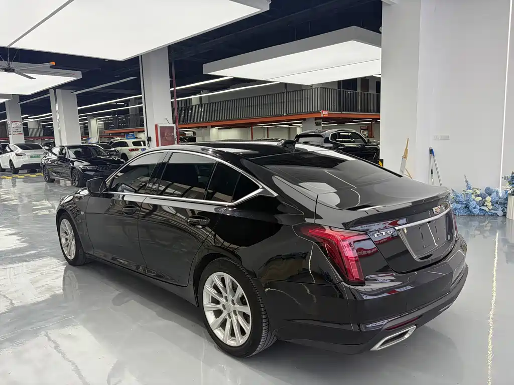 Cadillac CT5 — фото 15