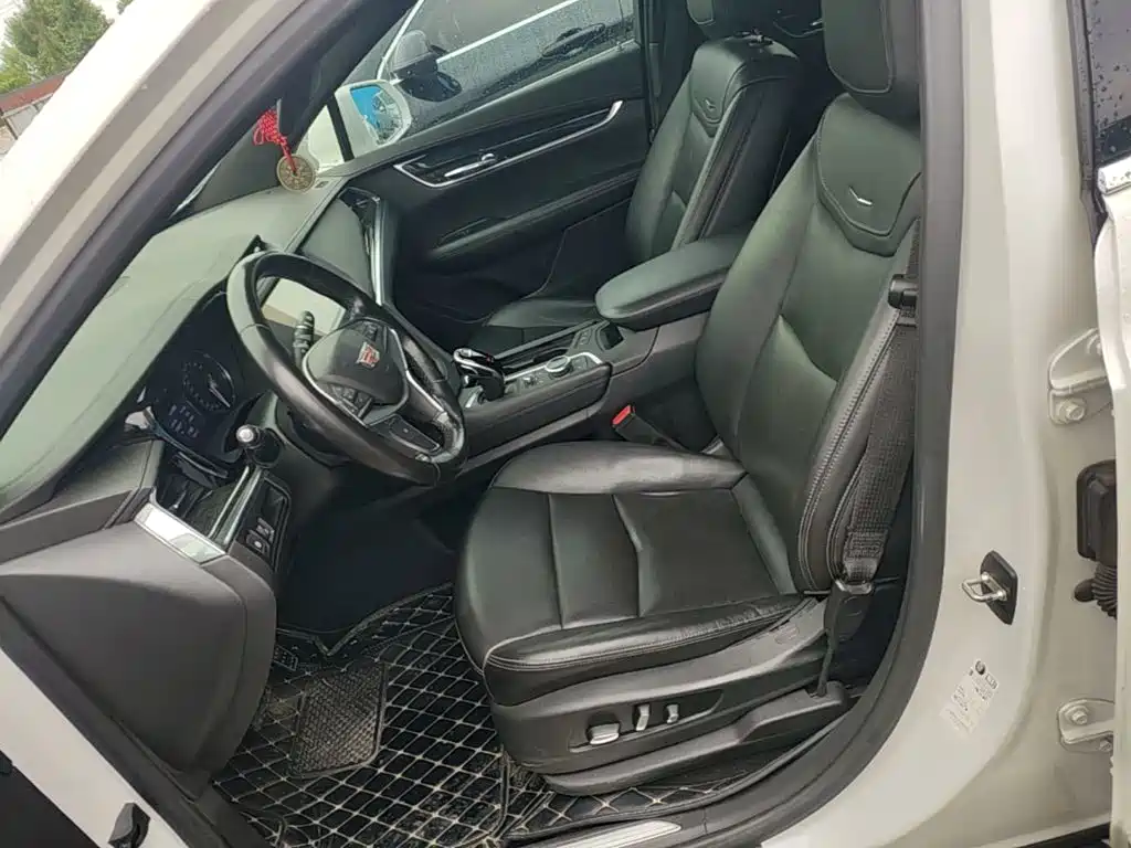 Cadillac XT5 — фото 11