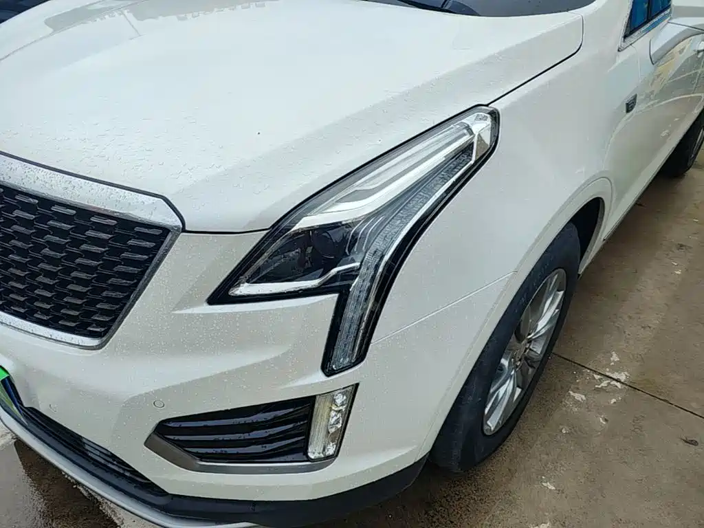 Cadillac XT5 — фото 18
