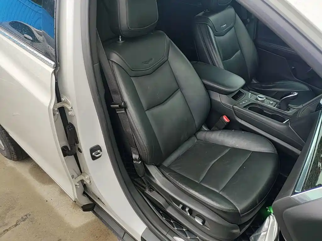 Cadillac XT5 — фото 20