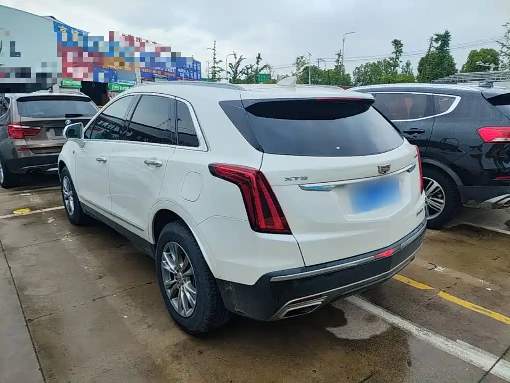 Cadillac XT5 — фото 23