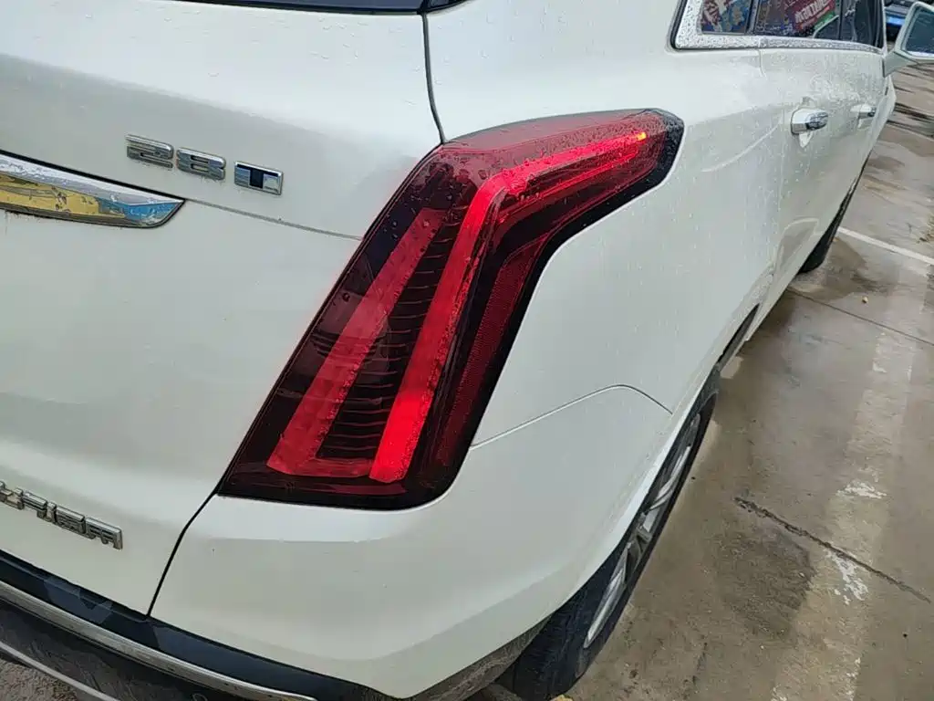 Cadillac XT5 — фото 24