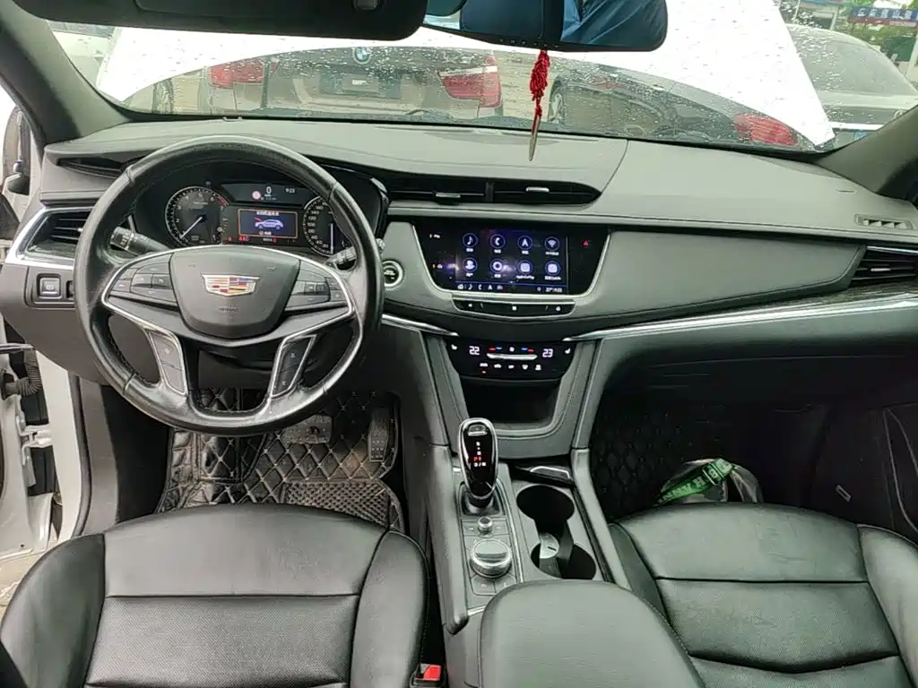 Cadillac XT5 — фото 6