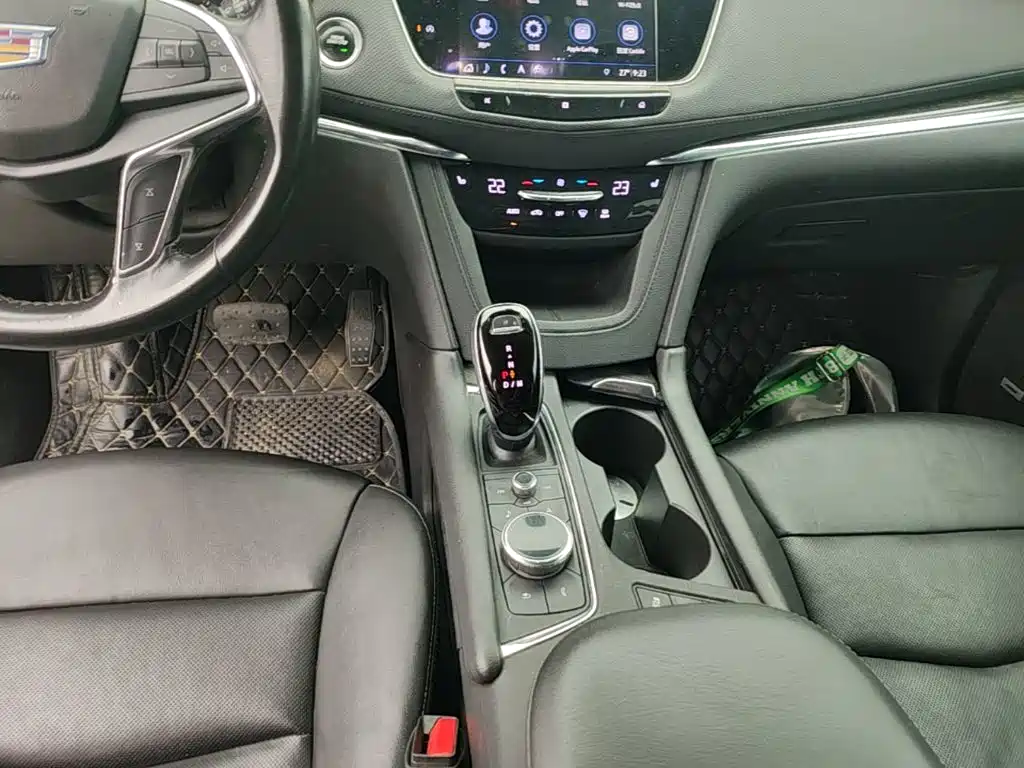 Cadillac XT5 — фото 10