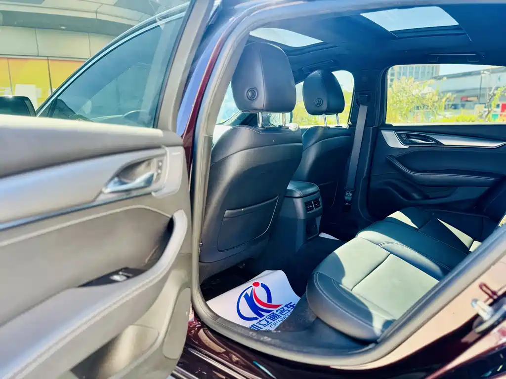 Cadillac CT5 — фото 11