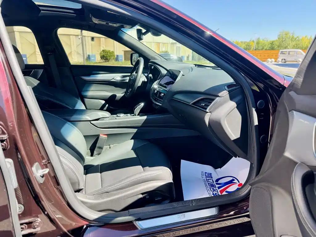Cadillac CT5 — фото 13