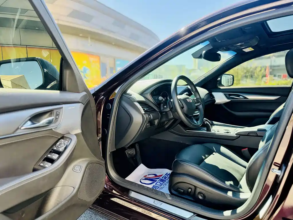 Cadillac CT5 — фото 5