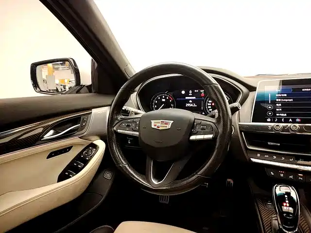 Cadillac CT5 — фото 11