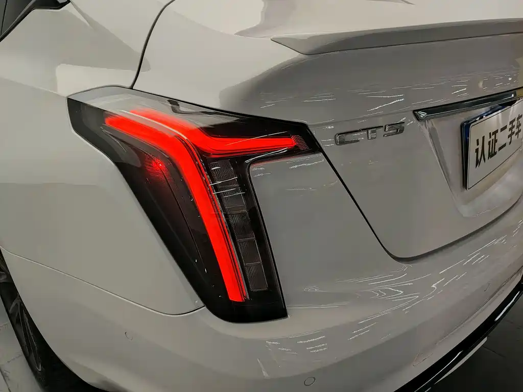 Cadillac CT5 — фото 19