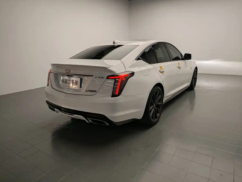 Cadillac CT5 — фото 7