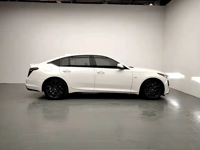Cadillac CT5 — фото 8
