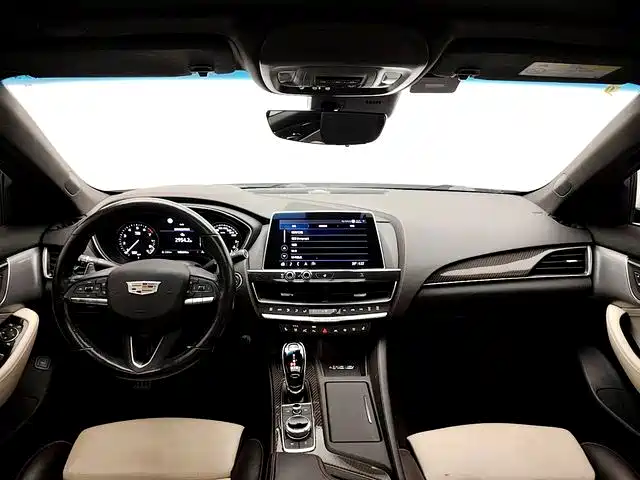 Cadillac CT5 — фото 9