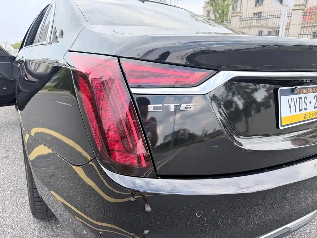 Cadillac CT6 — фото 17