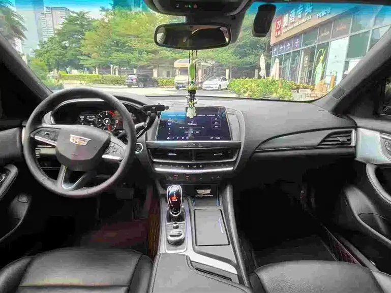 Cadillac CT5 — фото 7