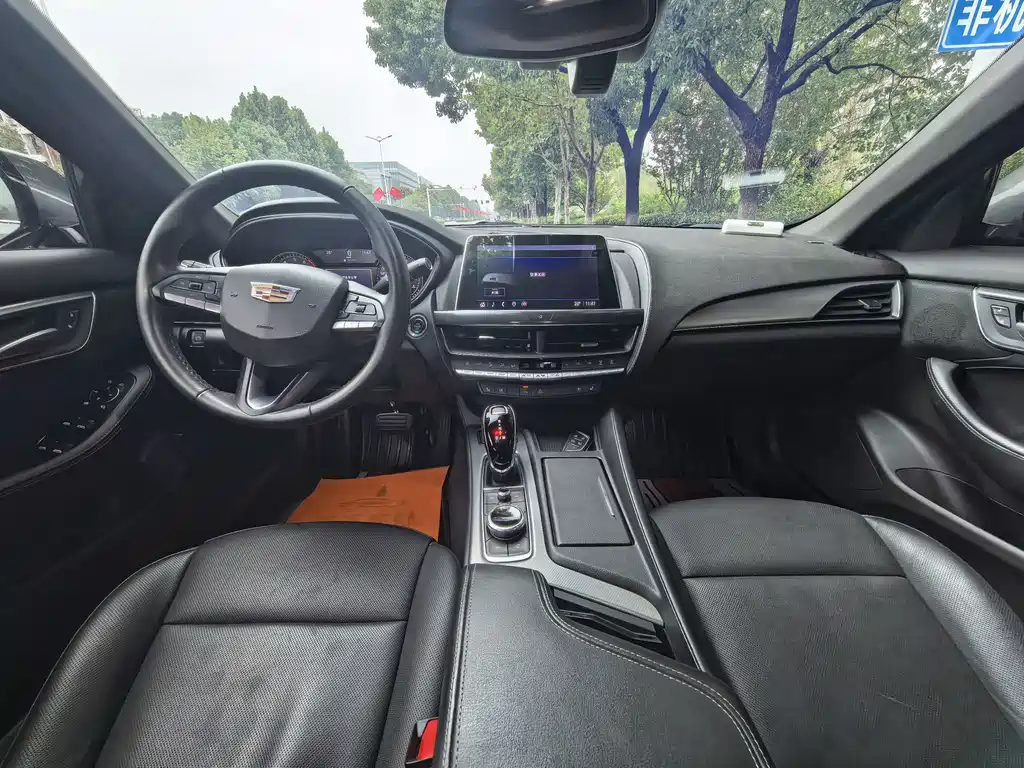 Cadillac CT5 — фото 7