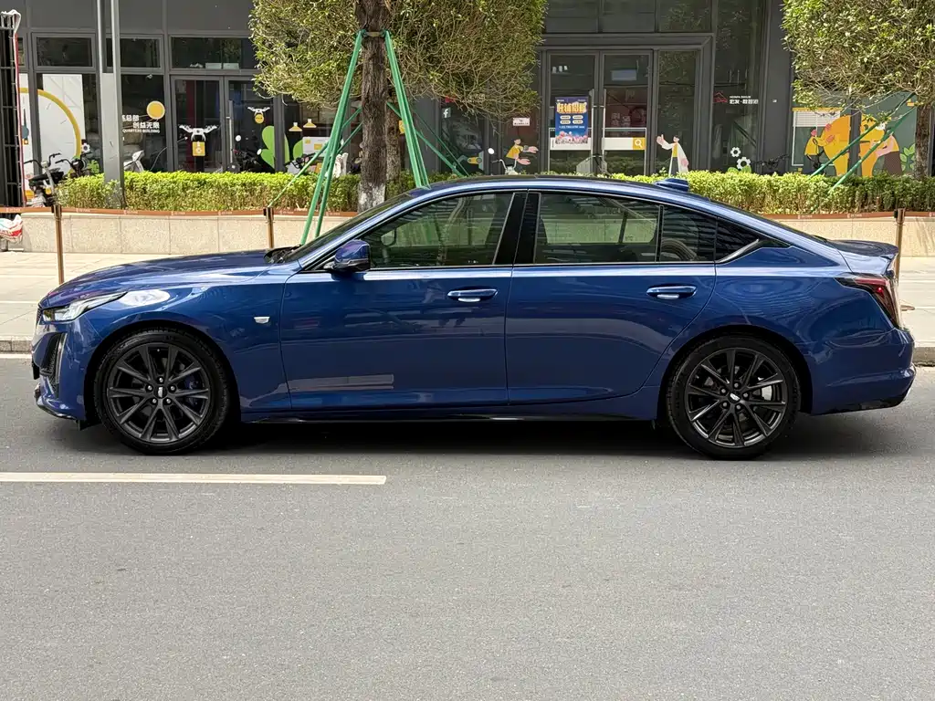 Cadillac CT5 — фото 15