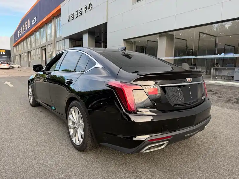 Cadillac CT5 — фото 8
