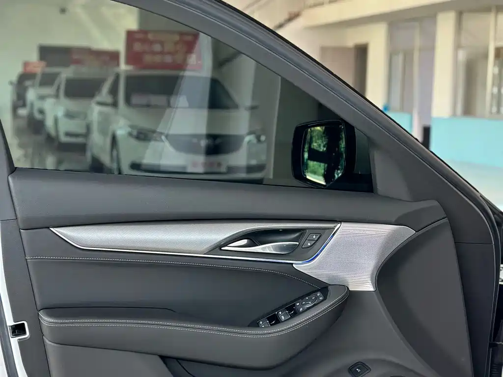 Cadillac CT5 — фото 11