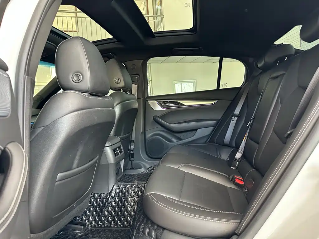 Cadillac CT5 — фото 13