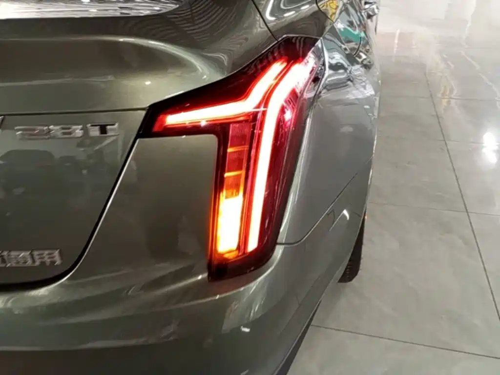 Cadillac CT5 — фото 8