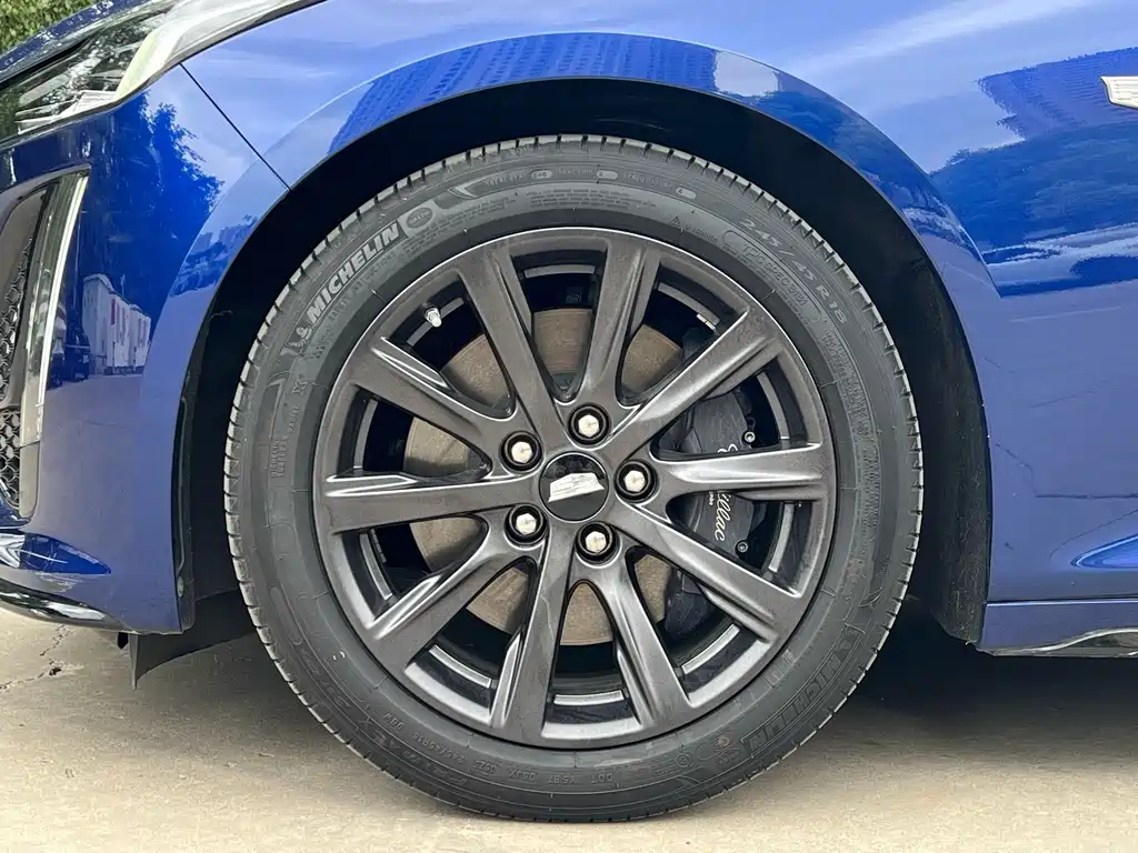 Cadillac CT5 — фото 18