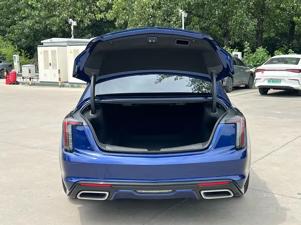 Cadillac CT5 — фото 9